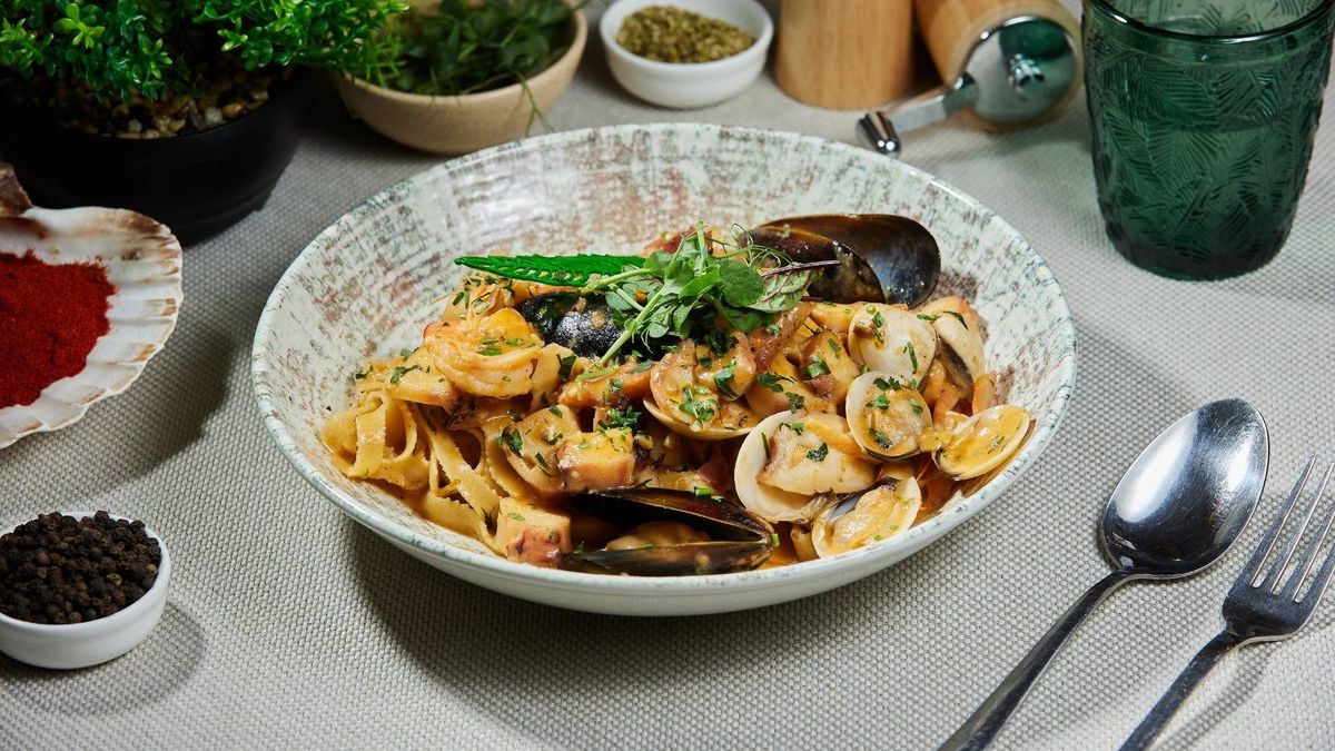 Paste cu fructe de mare și stock de homar